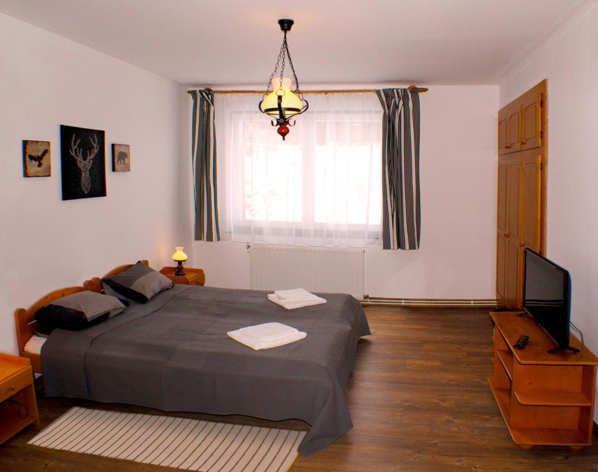 Sugo Panzio Madarasi Hargita Hotel Izvoare  Eksteriør billede